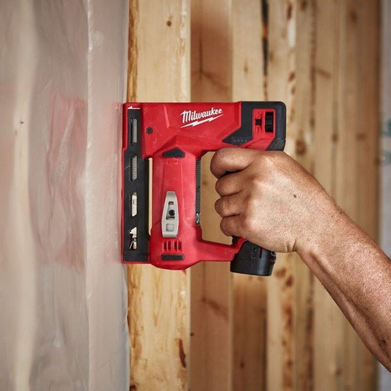 Снимка на Акумулаторен такер Milwaukee M12BST-202X,12V, 2x 2.0Ah 4933459635 