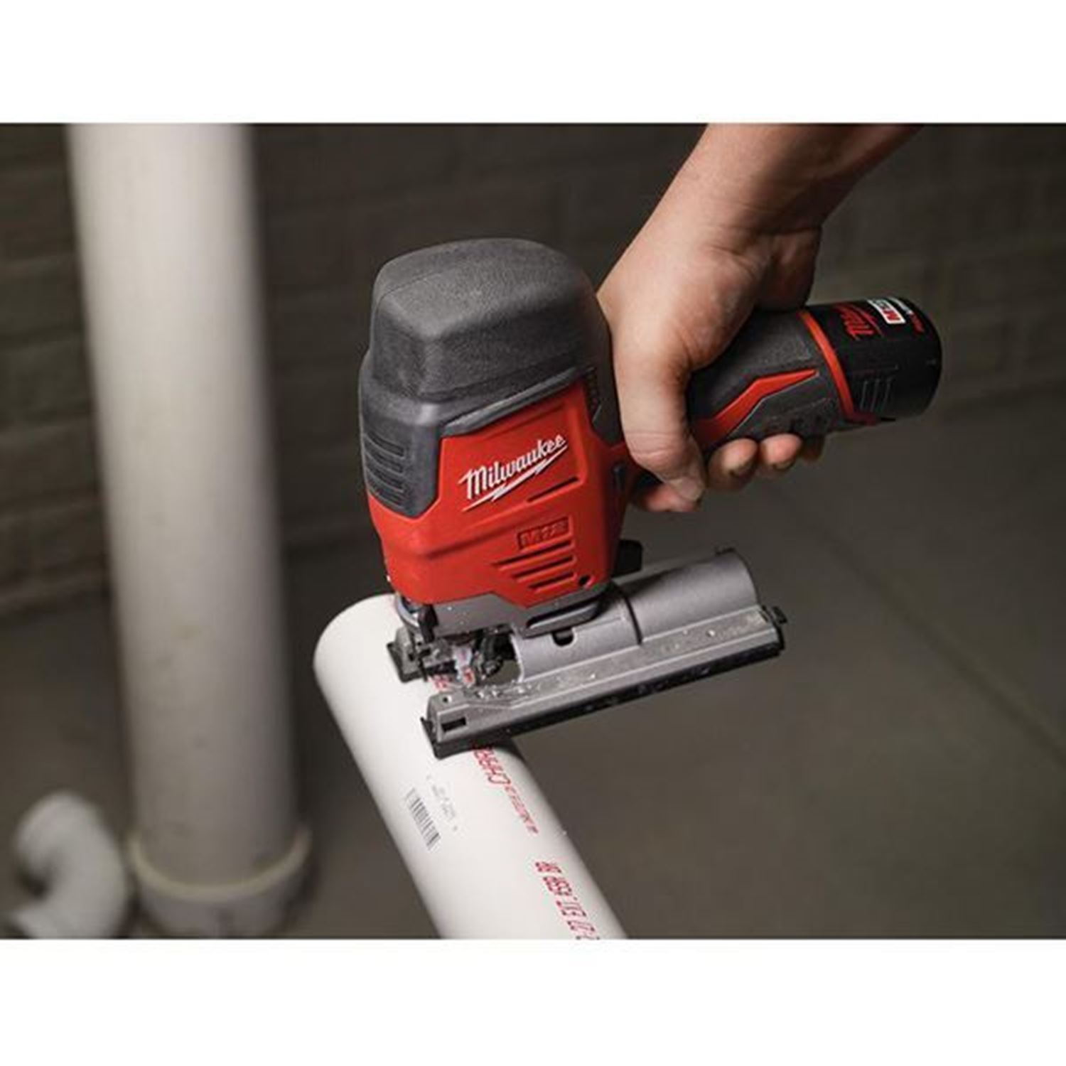 Снимка на Акумулаторен прободен трион Milwaukee M12JS-402B; 12 V; 2x4,0 Ah 4933441700