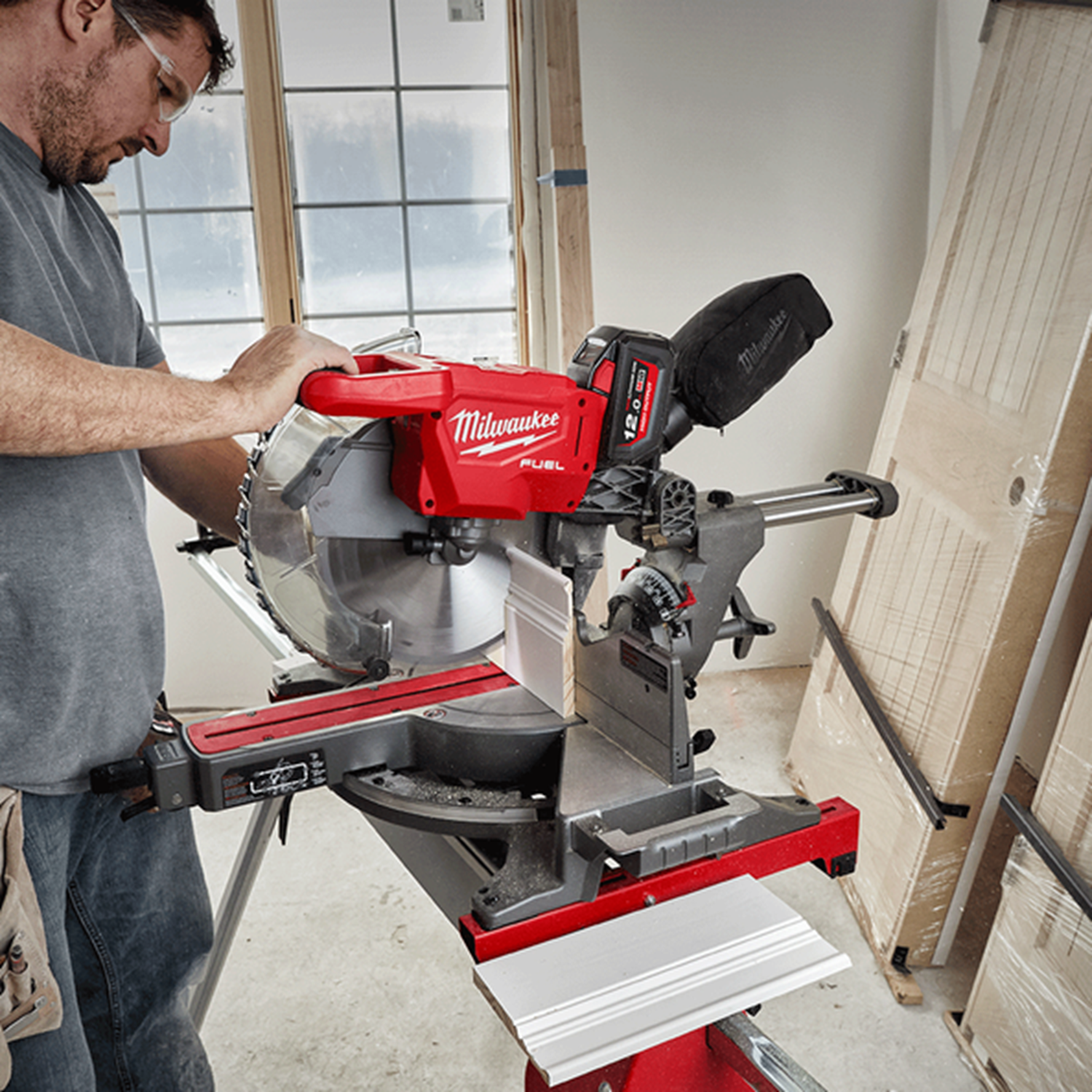 Снимка на Акумулаторен потапящ циркуляр Milwaukee M18FMS305-0 Solo 4933471205 