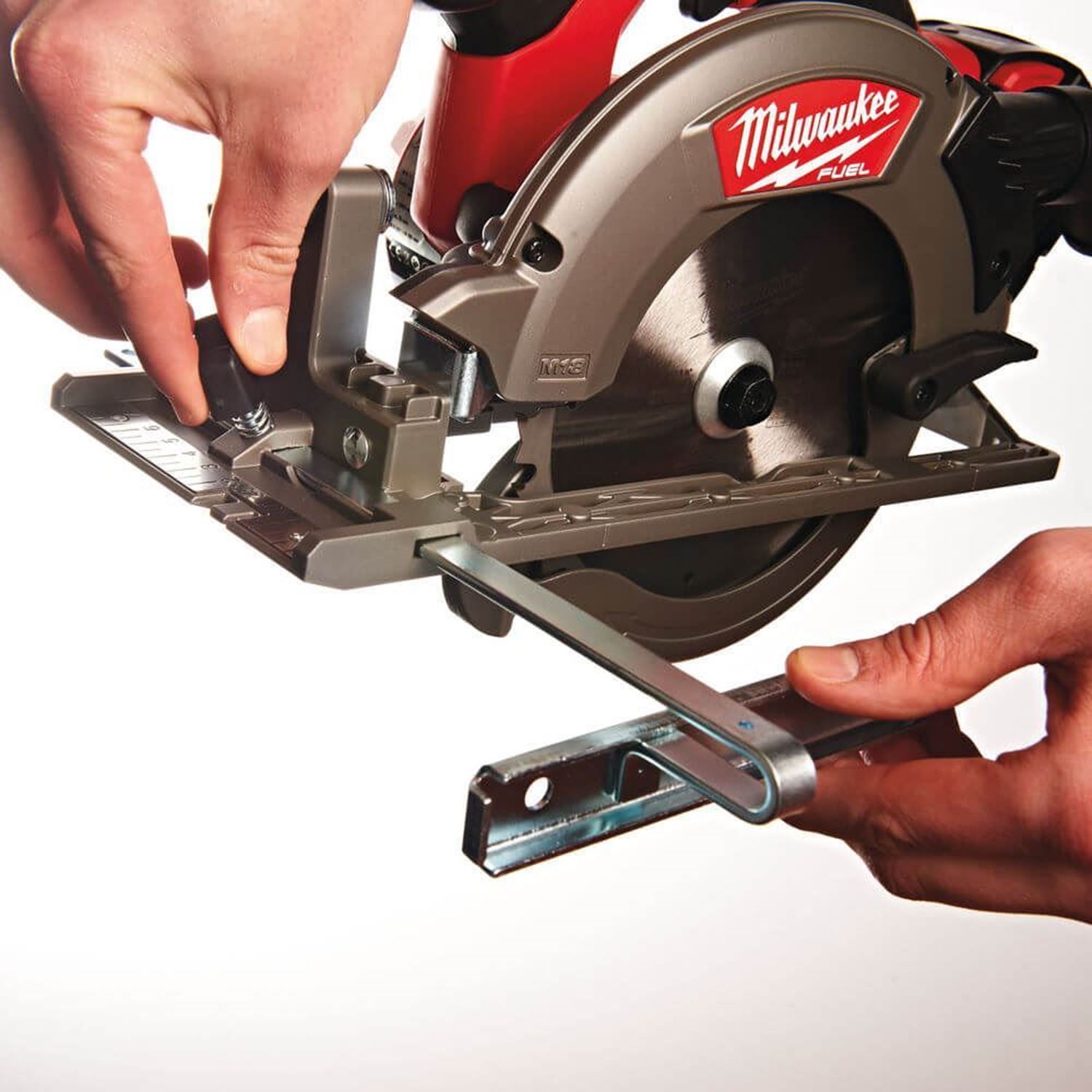 Снимка на Акумулаторен ръчен циркуляр Milwaukee M18CCS55-0X, SOLO, 18V,165mm, 4933451429