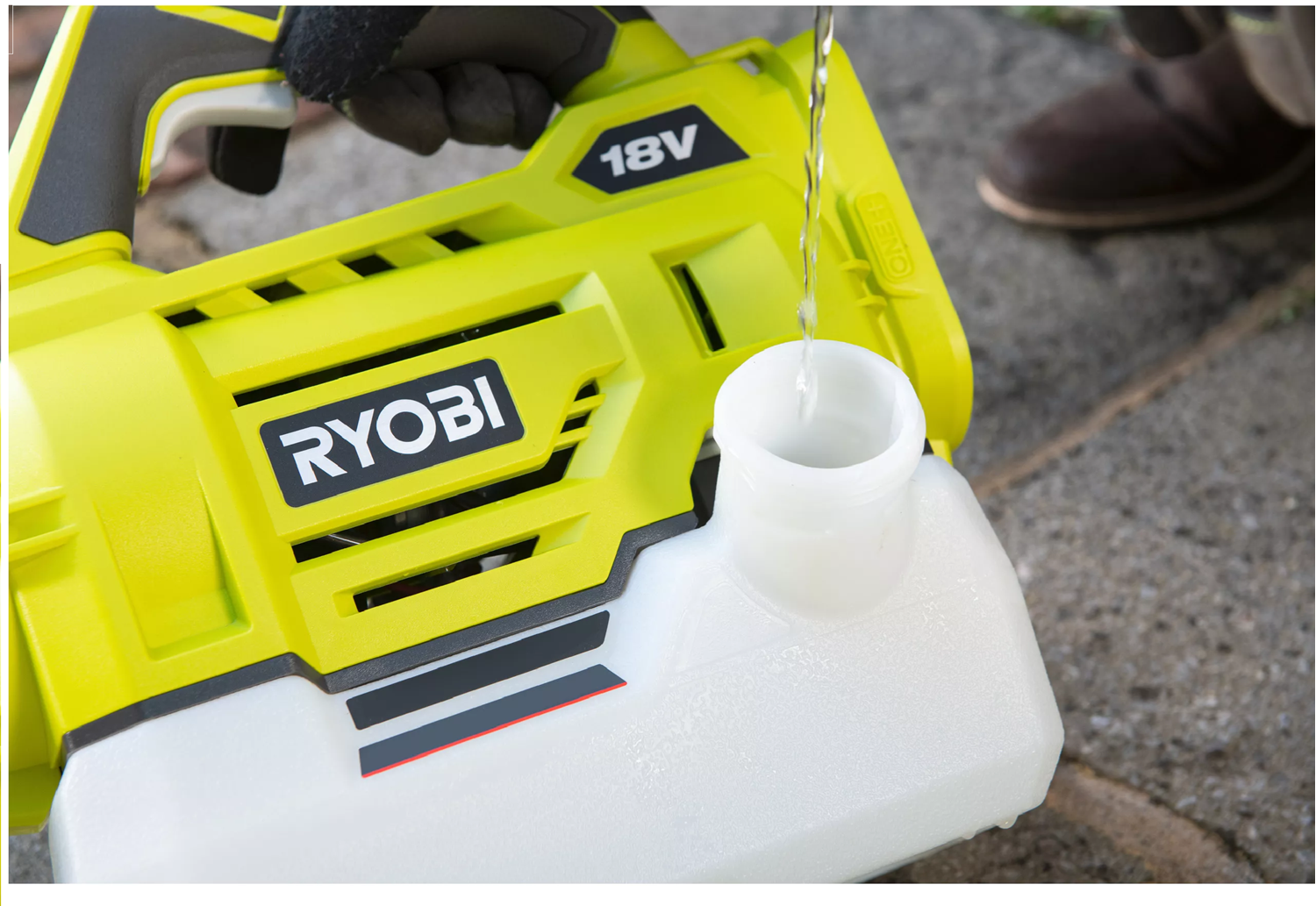 Снимка на Акумулаторен Аерозолен генератор RYOBI RY18FGA-0,18V+Акумулаторен сет RYOBI RC18120-150 Li-Ion battery ONE+ 5.0Ah + ЗАРЯДНО