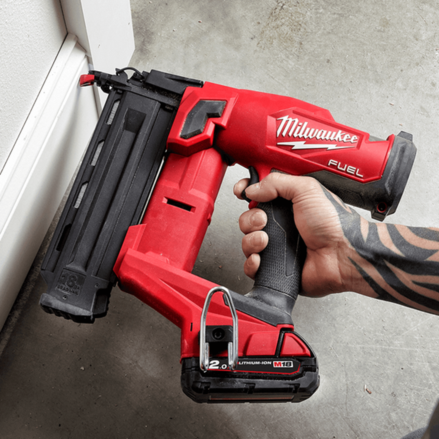 Снимка на Ак. такер за завършващи пирони за дърво Milwaukee M18FN18GS-202X 18V,батерия 2 x M18B2 2.0Ah,Куфар,4933471407