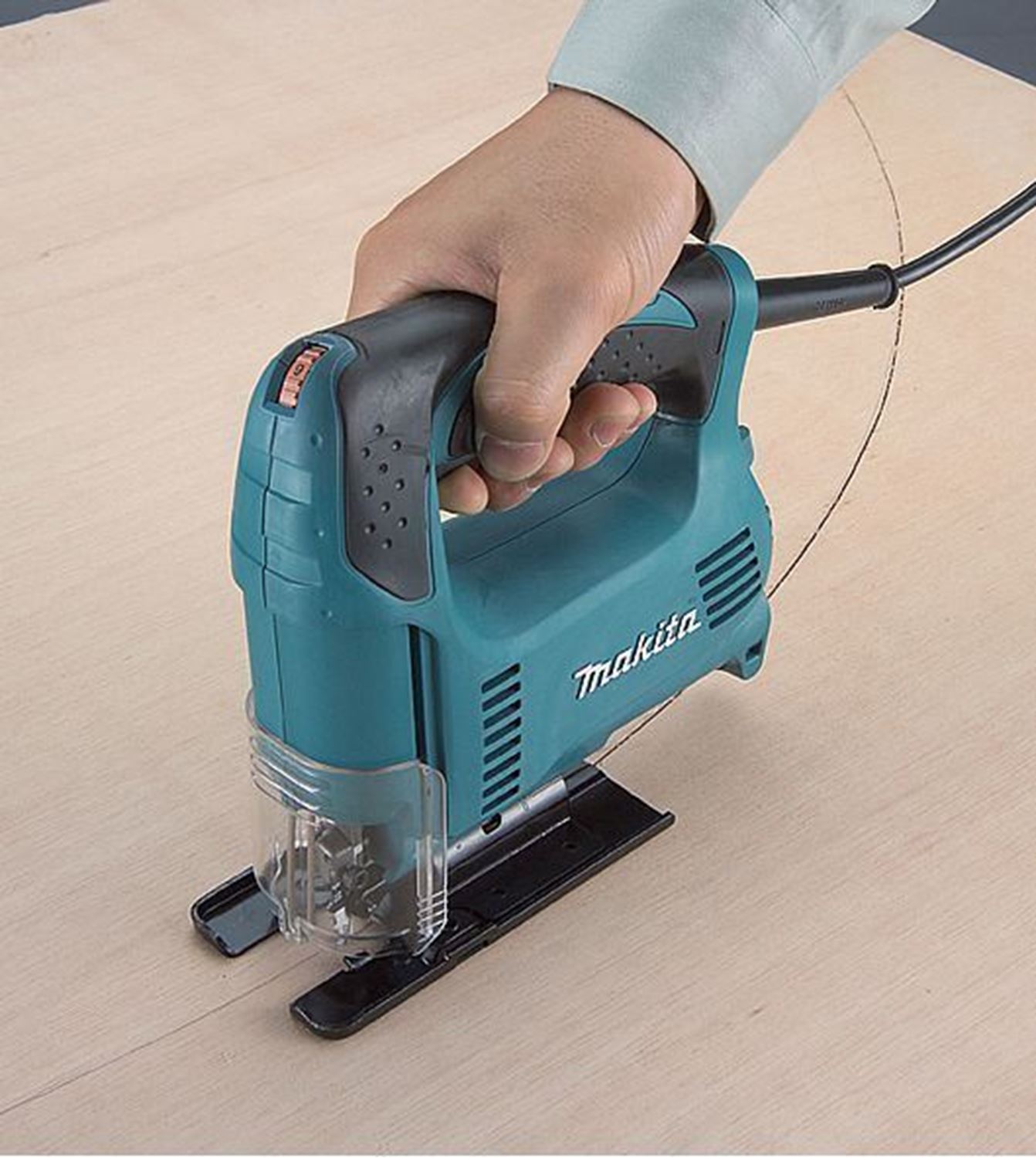 Снимка на  Прободен трион Makita 4327,450 W,регулиране на оборотите