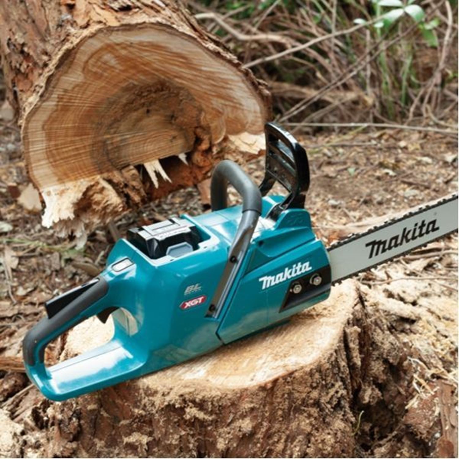 Снимка на Акумулаторен верижен трион Makita UC013GT101,40V,450 mm,0-25.5 m/s,7.4 kg,Бат. 1Х BL4050 5.0Ah, DC40RA К-Кт