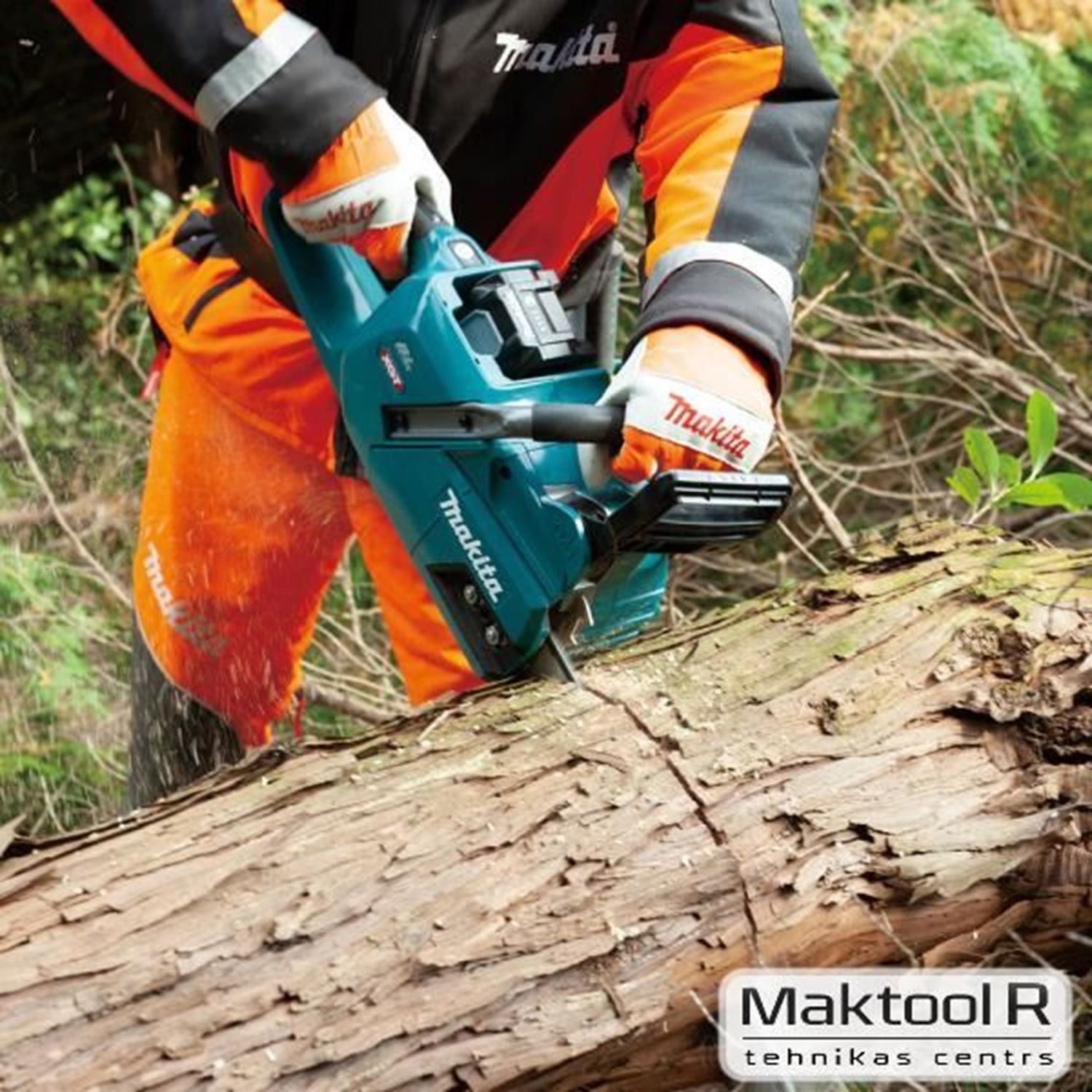 Снимка на Акумулаторен верижен трион Makita UC011GT101 ,40V,350 mm,0-25.5 m/s,7.4 kg,Бат. 1Х BL4050 5.0Ah, DC40RA К-Кт