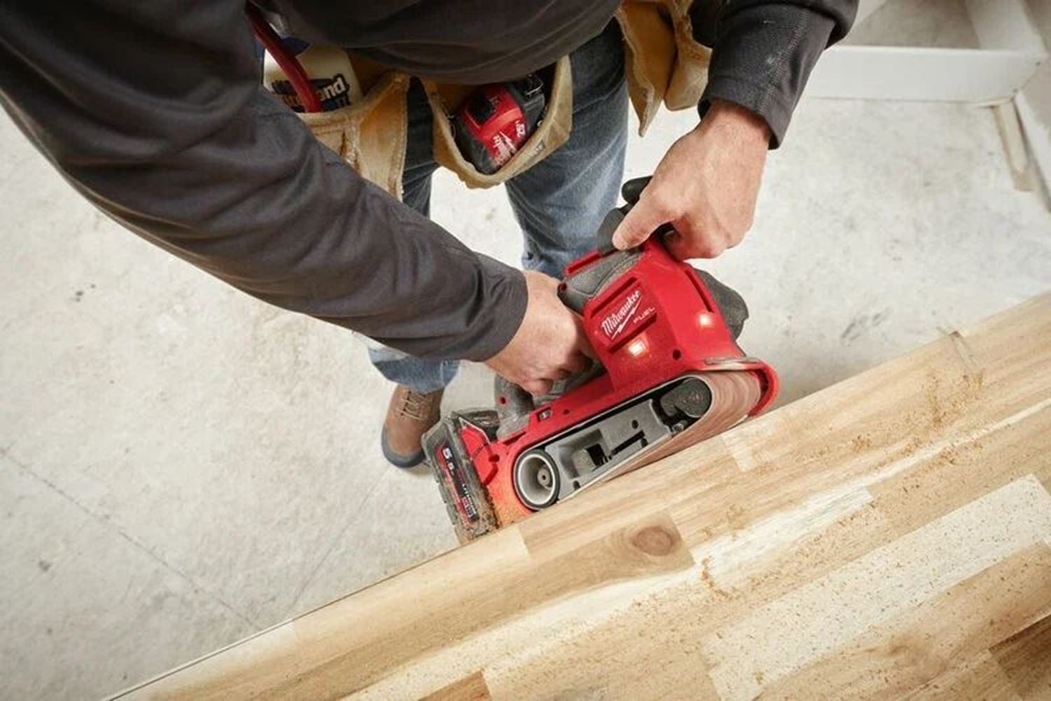 Снимка на Акумулаторен лентов шлайф Milwaukee M18FBTS75-552X ,бат. 2x M18HB5.5 5.5Ah,зар. M12-18FC, куфар, 4933479615