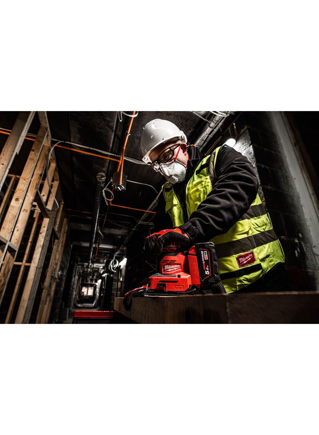 Снимка на Акумулаторен виброшлайф Milwaukee M18BQSS-502B, бат. 2бр.x M18B5 5.0Ah, зар. M12-18C, чанта, 4933479967