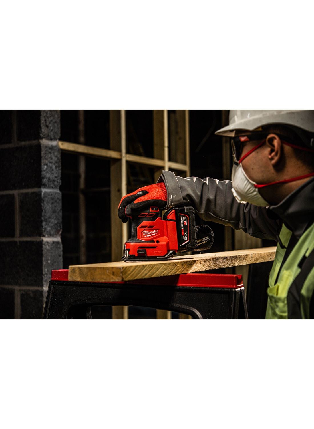 Снимка на Акумулаторен виброшлайф Milwaukee M18BQSS-502B, бат. 2бр.x M18B5 5.0Ah, зар. M12-18C, чанта, 4933479967