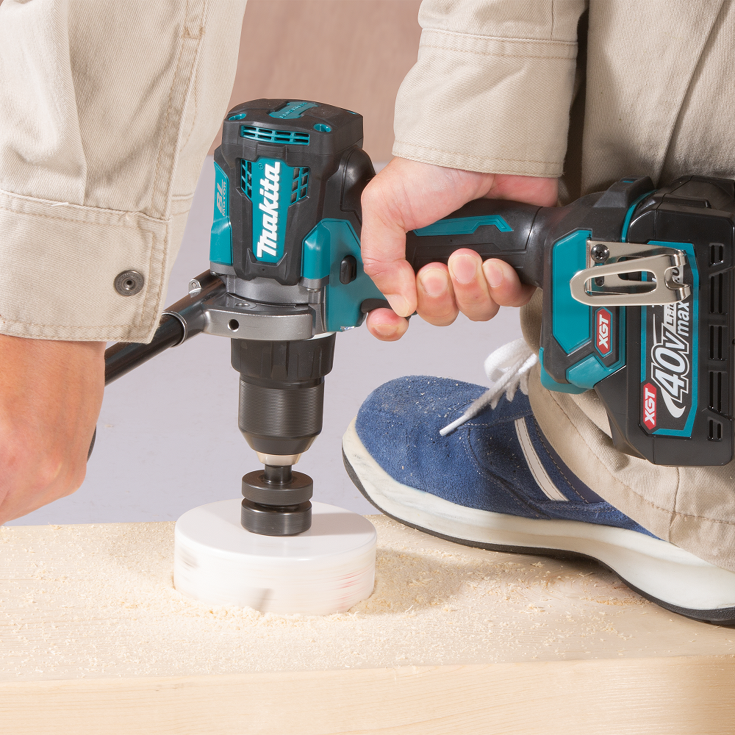 Снимка на Акумулаторен винтоверт MAKITA DF001GD201, XGT 40V 2 батерии x 2.5Ah