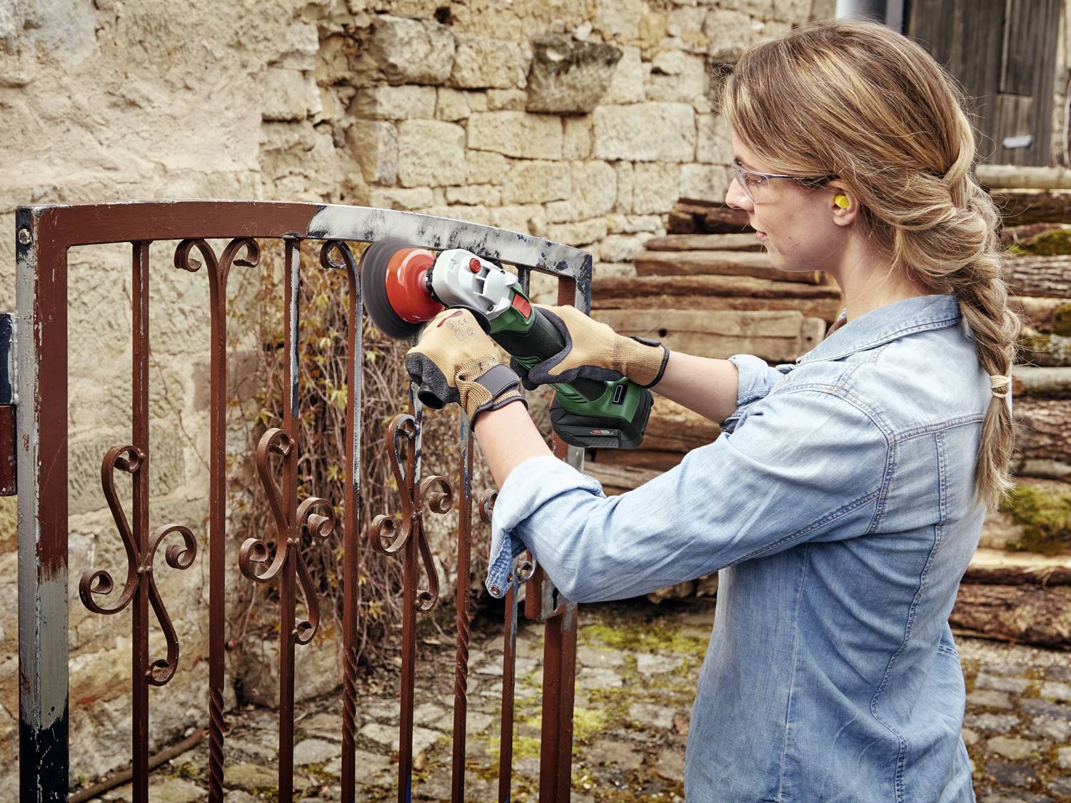 Снимка на Акумулаторен ъглошлайф UniversalGrind 18V-75 (115 мм),Solo,06033E5000,Bosch