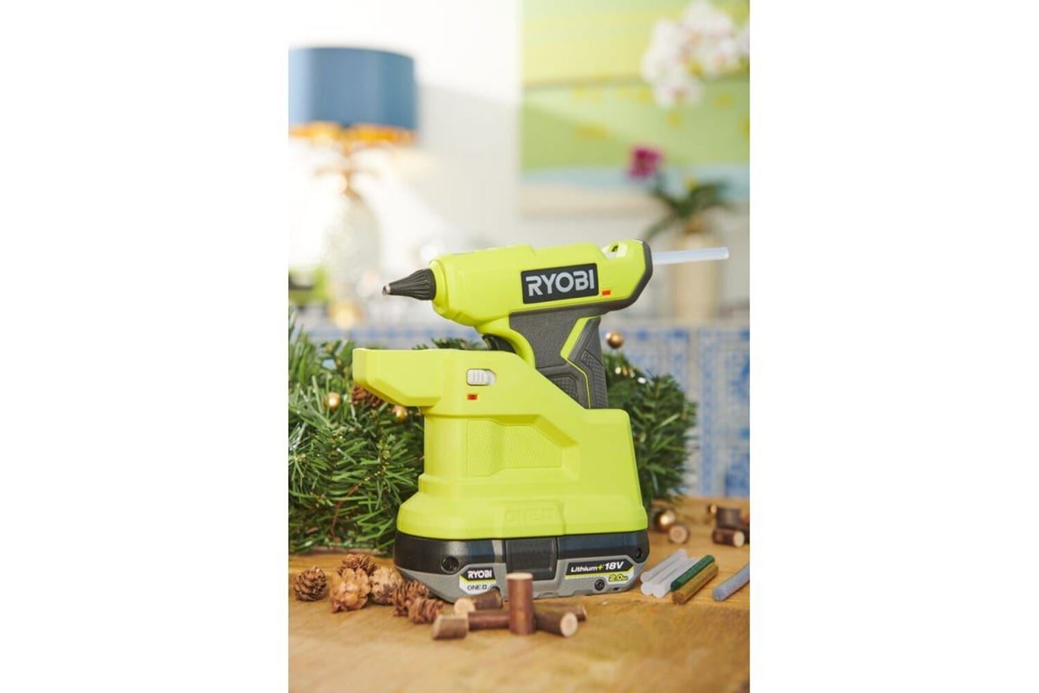 Снимка на Акумулаторен пистолет за лепене RGLM18-0, 18V, 170 °C, 7 mm,5133005001,Ryobi