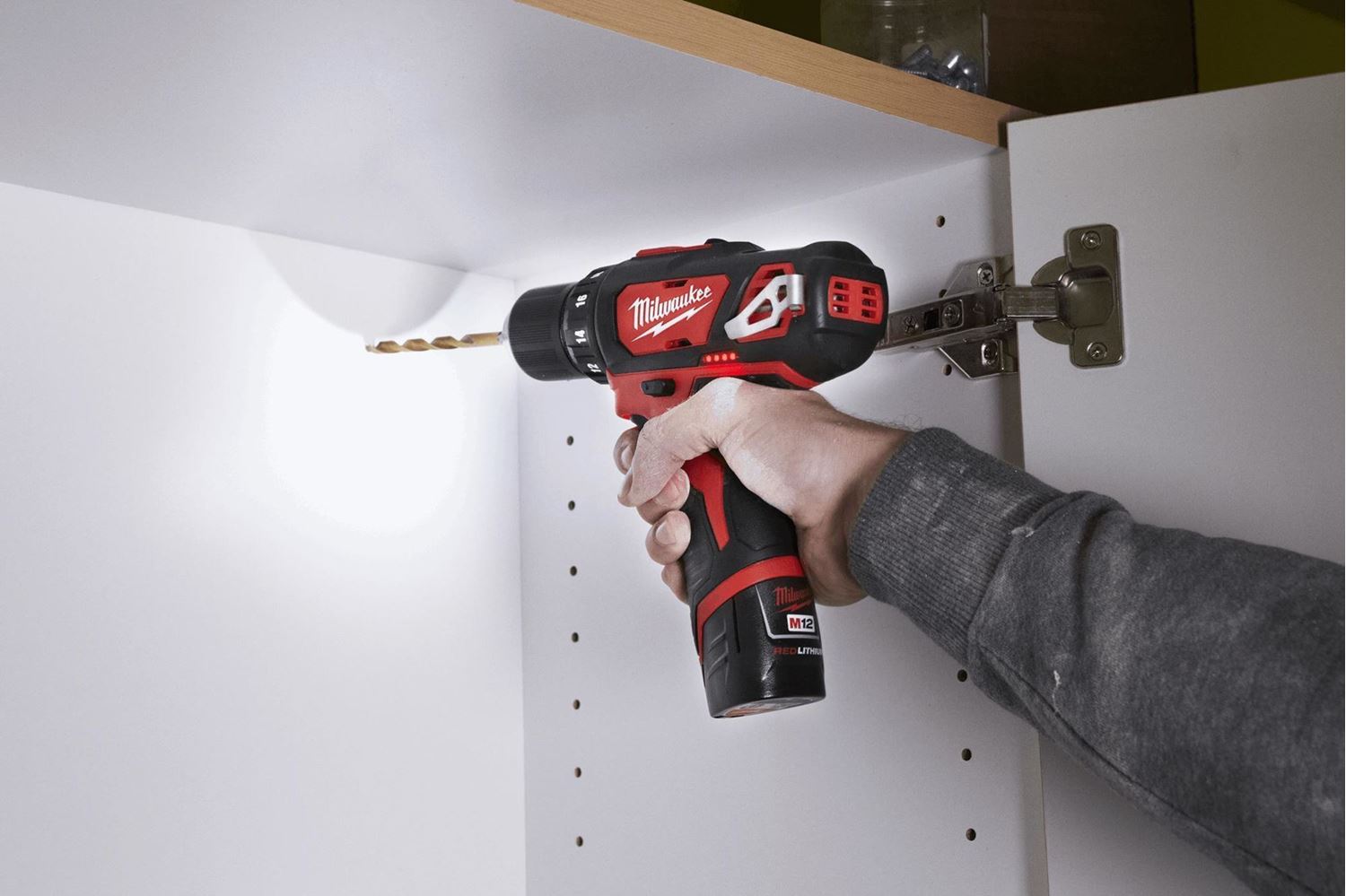 Снимка на Акумулаторен винтоверт Milwaukee M12BDD-201C,1бр. батерия M12B2 2.0Ah,зарядно C12C,куфар,4933479439