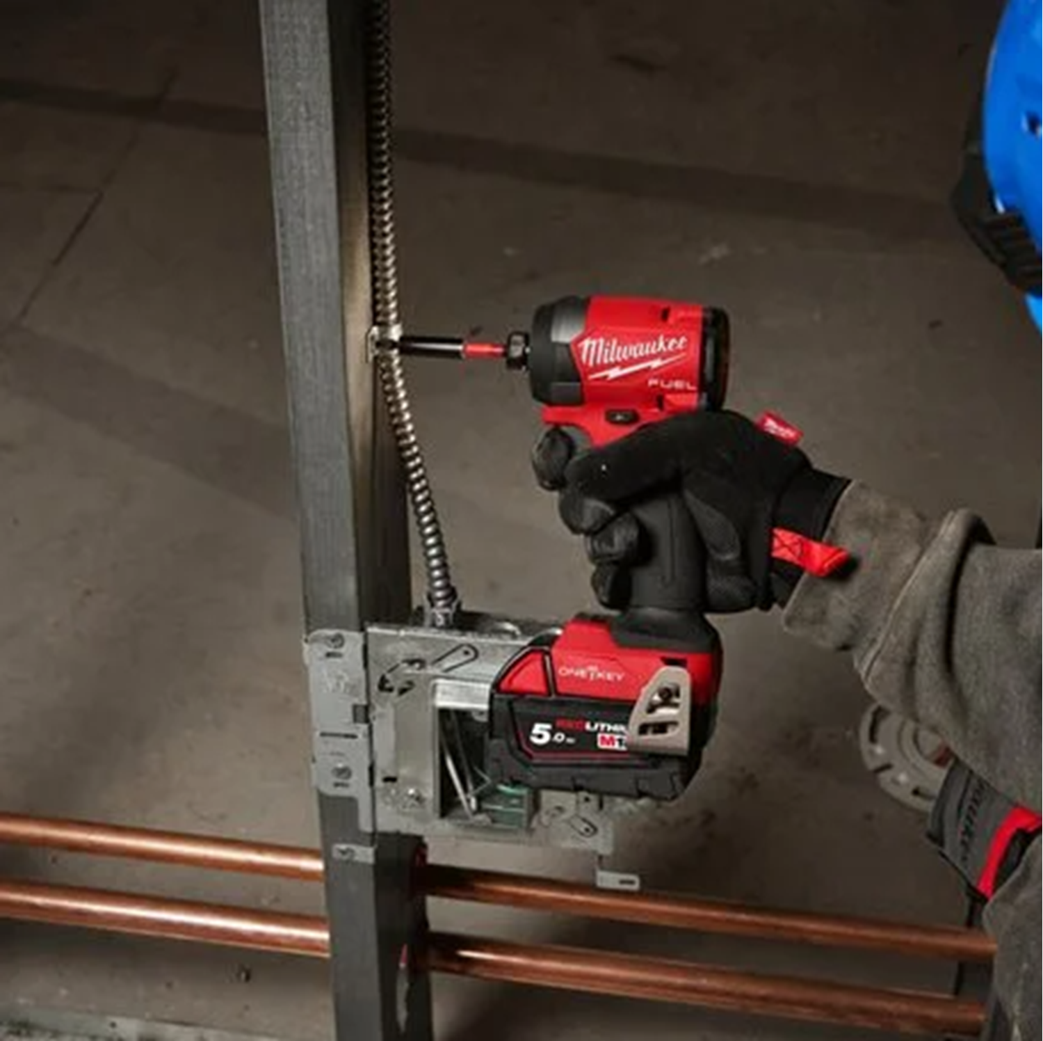 Снимка на Акумулаторен ударен винтоверт с 1/4" шестостен MILWAUKEE M18ONEID3-502X, 2 Батерии X 5Ah, 18V, Зарядно + Куфар, 4933492804