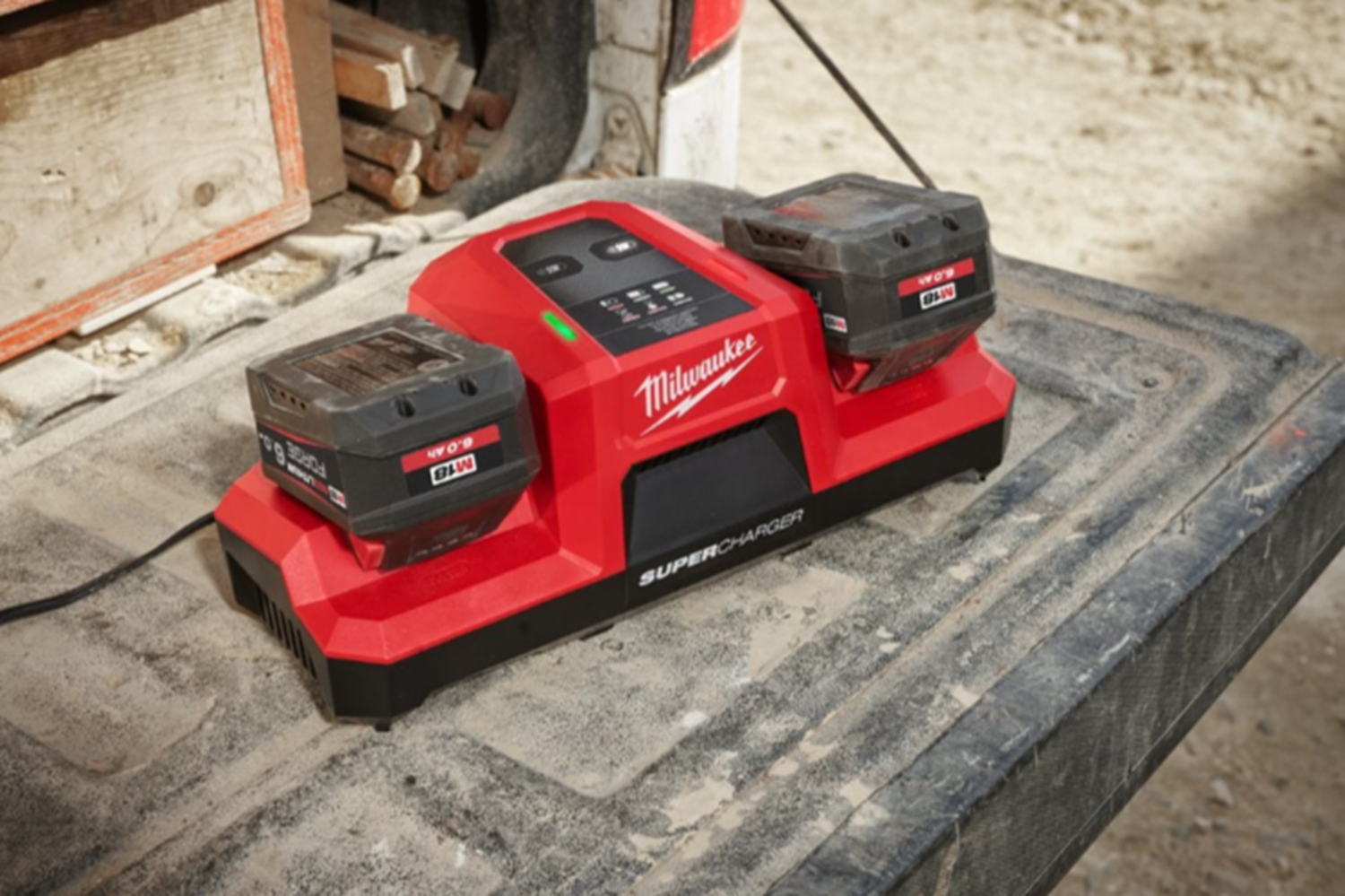 Снимка на Двойно зарядно устройство MILWAUKEE M18DBSC, 4932492531