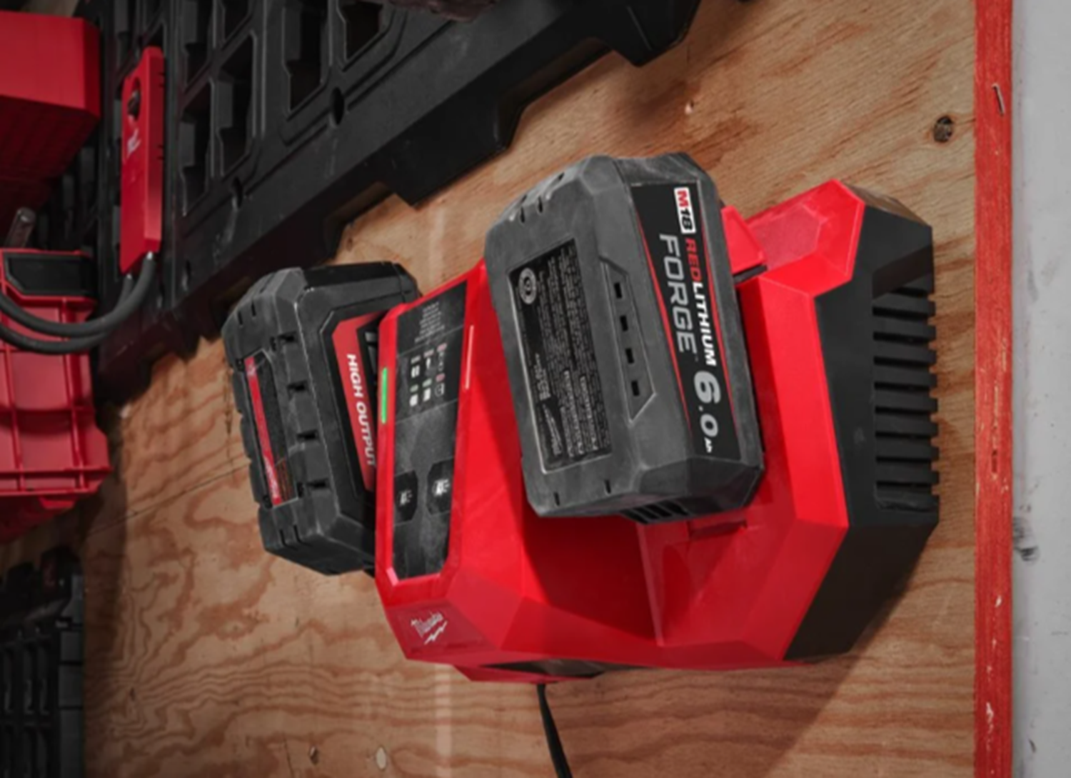 Снимка на Двойно зарядно устройство MILWAUKEE M18DBSC, 4932492531