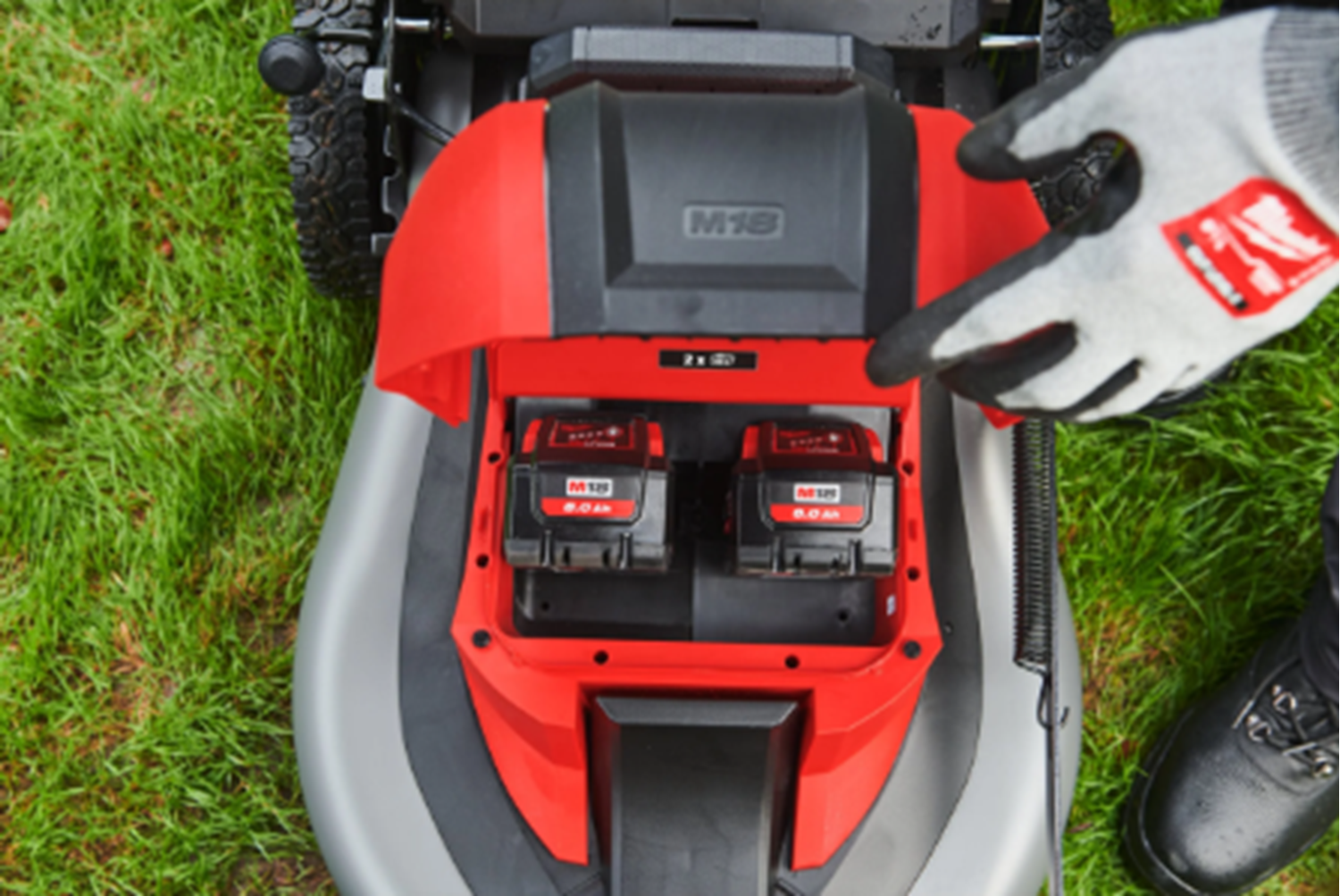 Снимка на Самоходна косачка MILWAUKEE M18 F2LM46-802, 2 Батерии x 8Ah, Зарядно,  4933492011