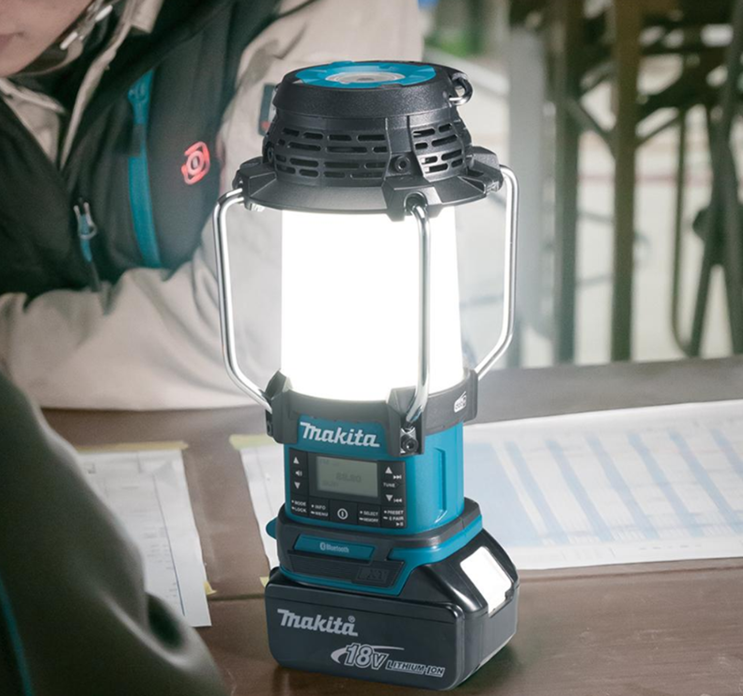 Снимка на Акумулаторна лампа с радио DMR057, Bluetooth, Makita, SOLO